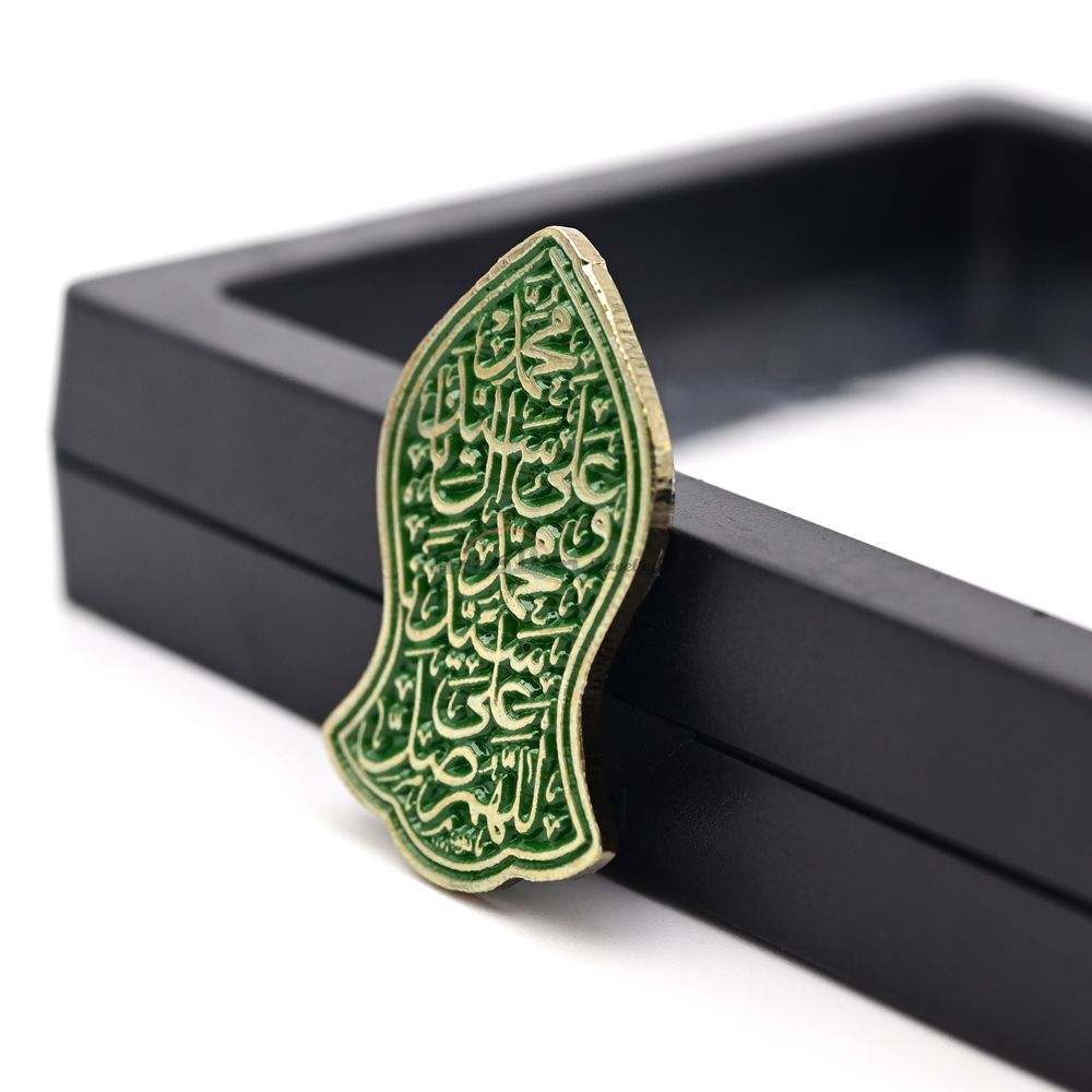 Na’lain Shareef Prophet Sandal with GOLD colored Engraved Salawat Magnetic Pin Islamic Jewelry